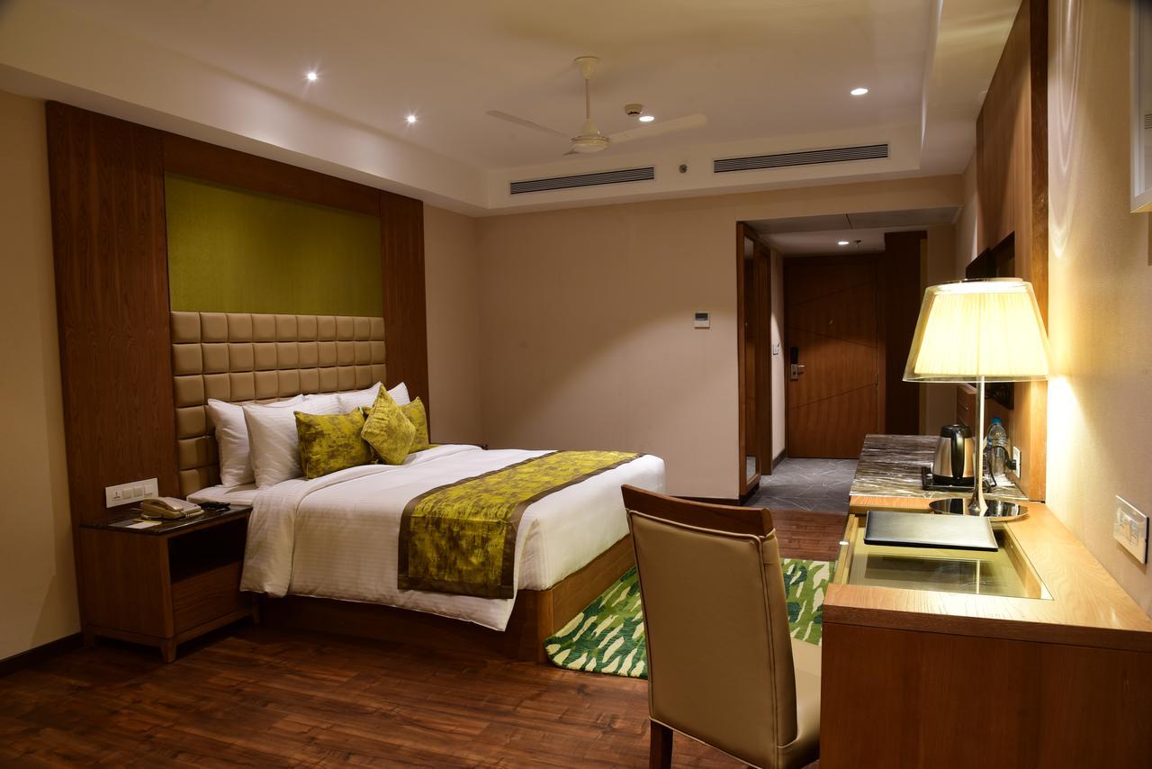 Lemon Tree Hotel Shiliguri Exterior foto