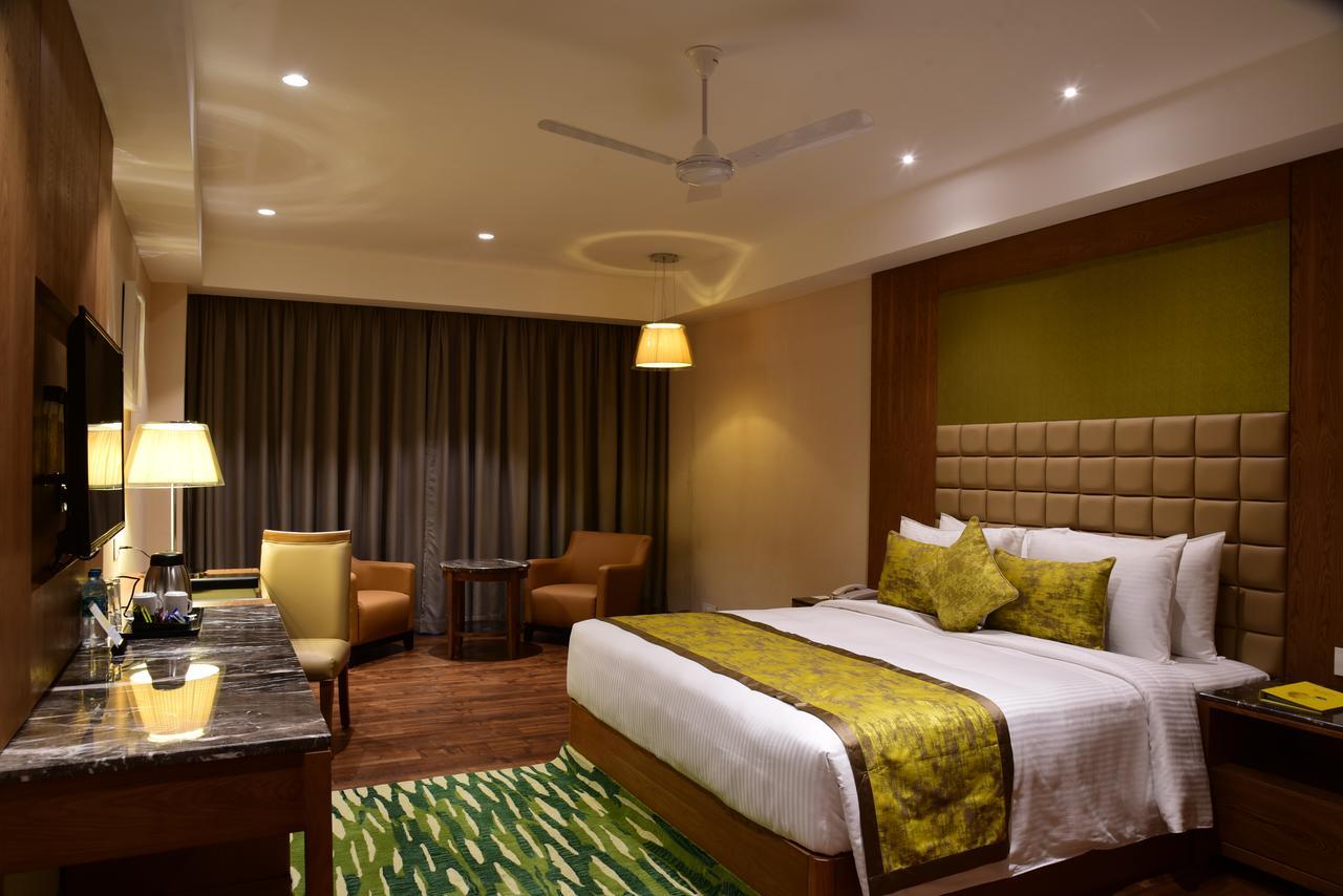 Lemon Tree Hotel Shiliguri Exterior foto